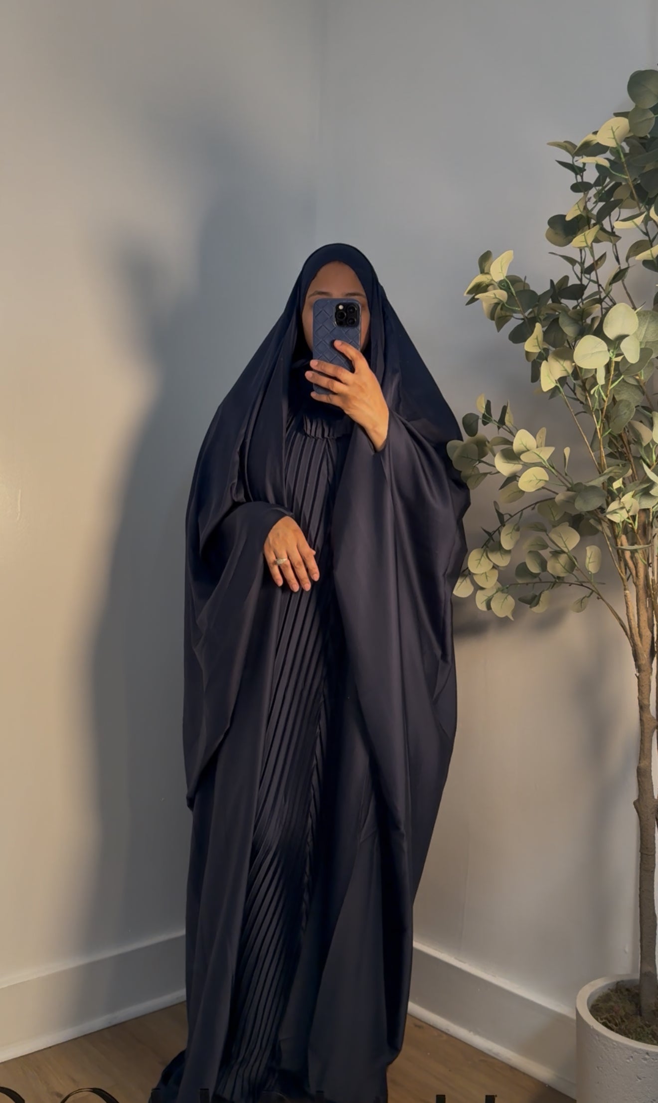 Aisha Overhead